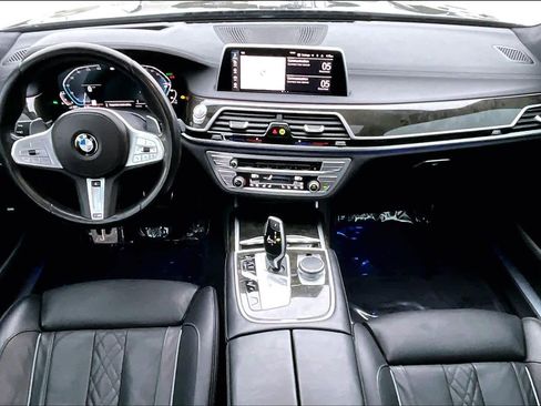 Used 2020 BMW 745e xDrive image 14
