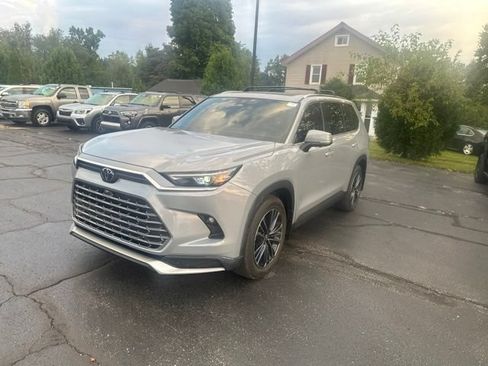 Used 2025 Toyota Grand Highlander AWD Hybrid image 3