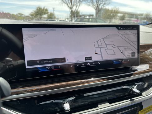 Certified 2025 BMW X7 xDrive40i w/ M Sport Package image 27