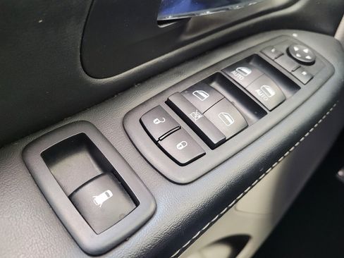 Used 2018 Dodge Grand Caravan SXT FWD image 27