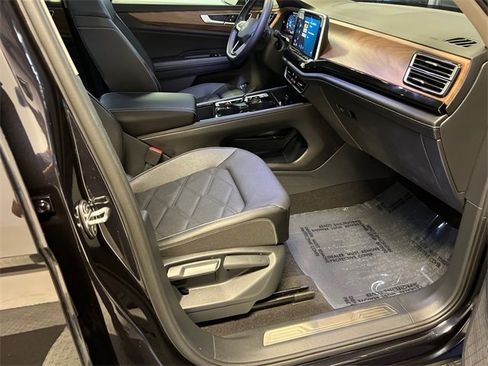 Certified 2025 Volkswagen Atlas SE image 11