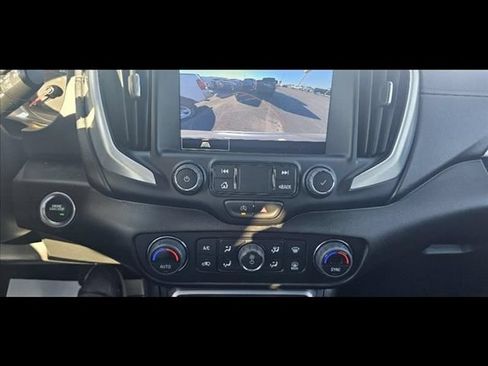 Used 2024 GMC Terrain SLT AWD/4WD image 15