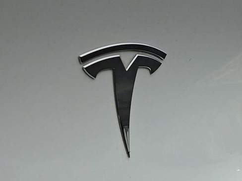 Used 2021 Tesla Model Y Long Range image 30