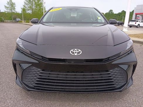 Used 2025 Toyota Camry LE FWD image 8