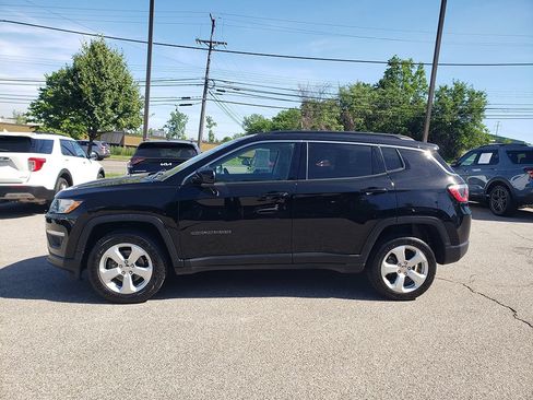 Used 2019 Jeep Compass Latitude w/ Cold Weather Group AWD/4WD image 8