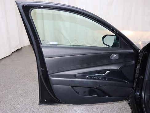 Used 2021 Hyundai Elantra SEL FWD image 18