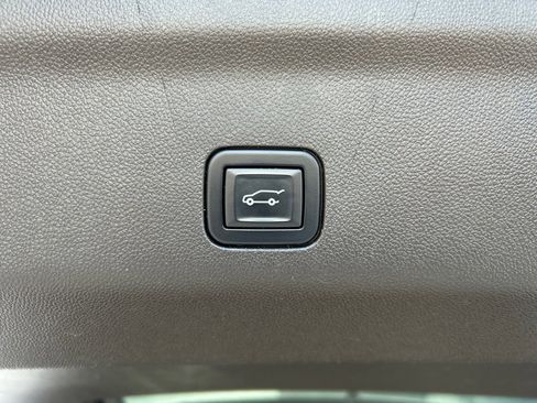 Used 2021 Chevrolet Tahoe LT w/ LT Signature Package image 19