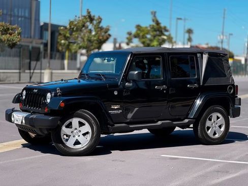 Used 2012 Jeep Wrangler Unlimited Sahara AWD/4WD image 17