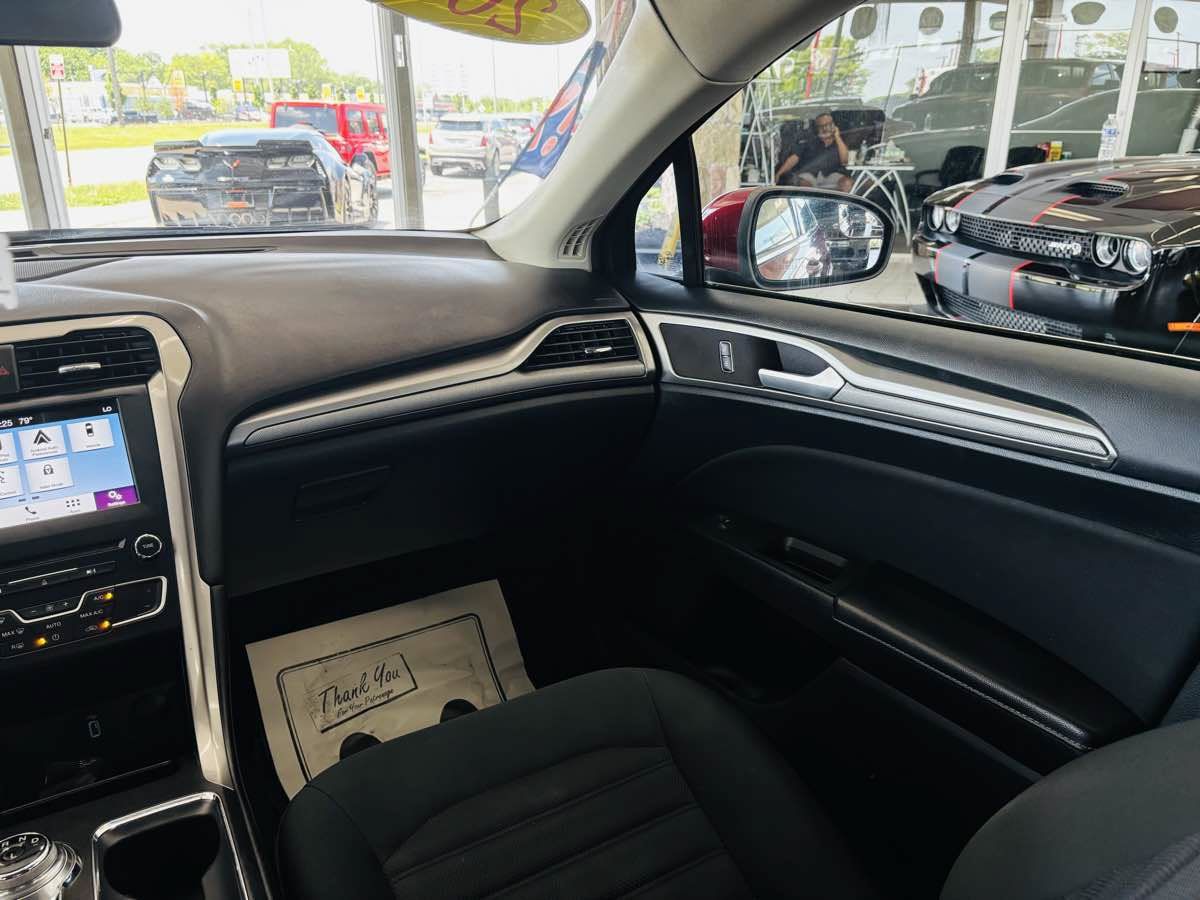 Used 2018 Ford Fusion SE w/ Fusion SE Technology Package FWD image 38