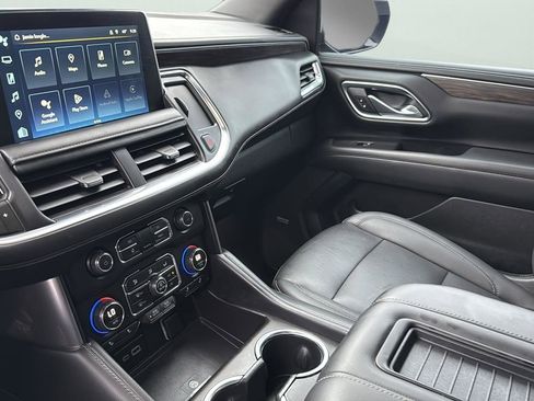 Used 2023 Chevrolet Suburban Z71 w/ Luxury Package image 20