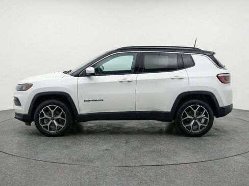 Used 2025 Jeep Compass Limited image 5