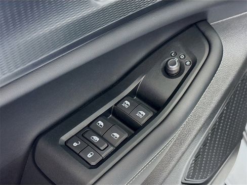 Used 2025 Jeep Grand Cherokee L Altitude image 16