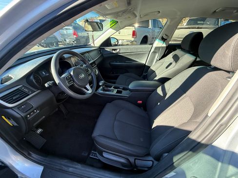 Used 2017 Kia Optima LX image 9