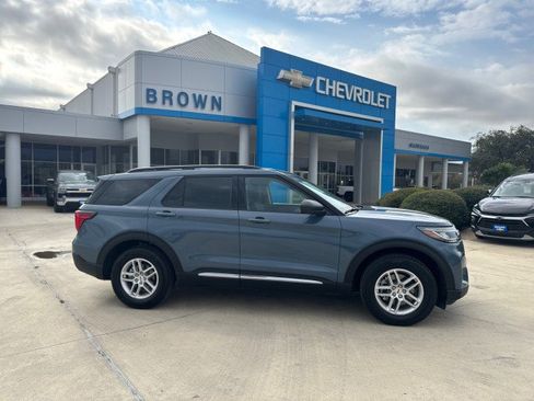 Used 2025 Ford Explorer Active image 1