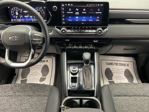 Used 2024 Chevrolet Colorado Z71 w/ Z71 Convenience Package 2 image 18