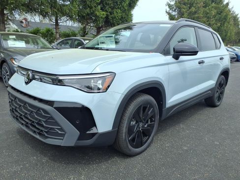 New 2026 Volkswagen Taos SE FWD image 4