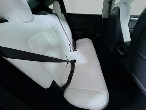 Used 2024 Tesla Model Y Long Range image 24