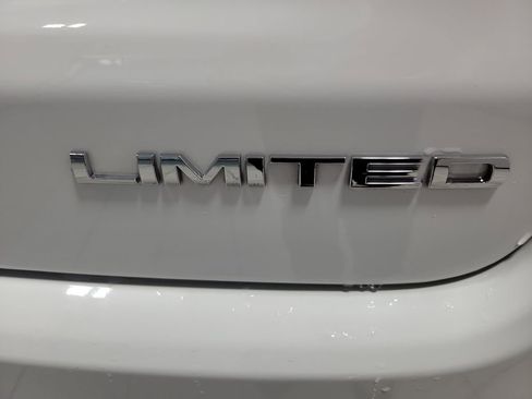 Used 2025 Jeep Compass Limited image 18