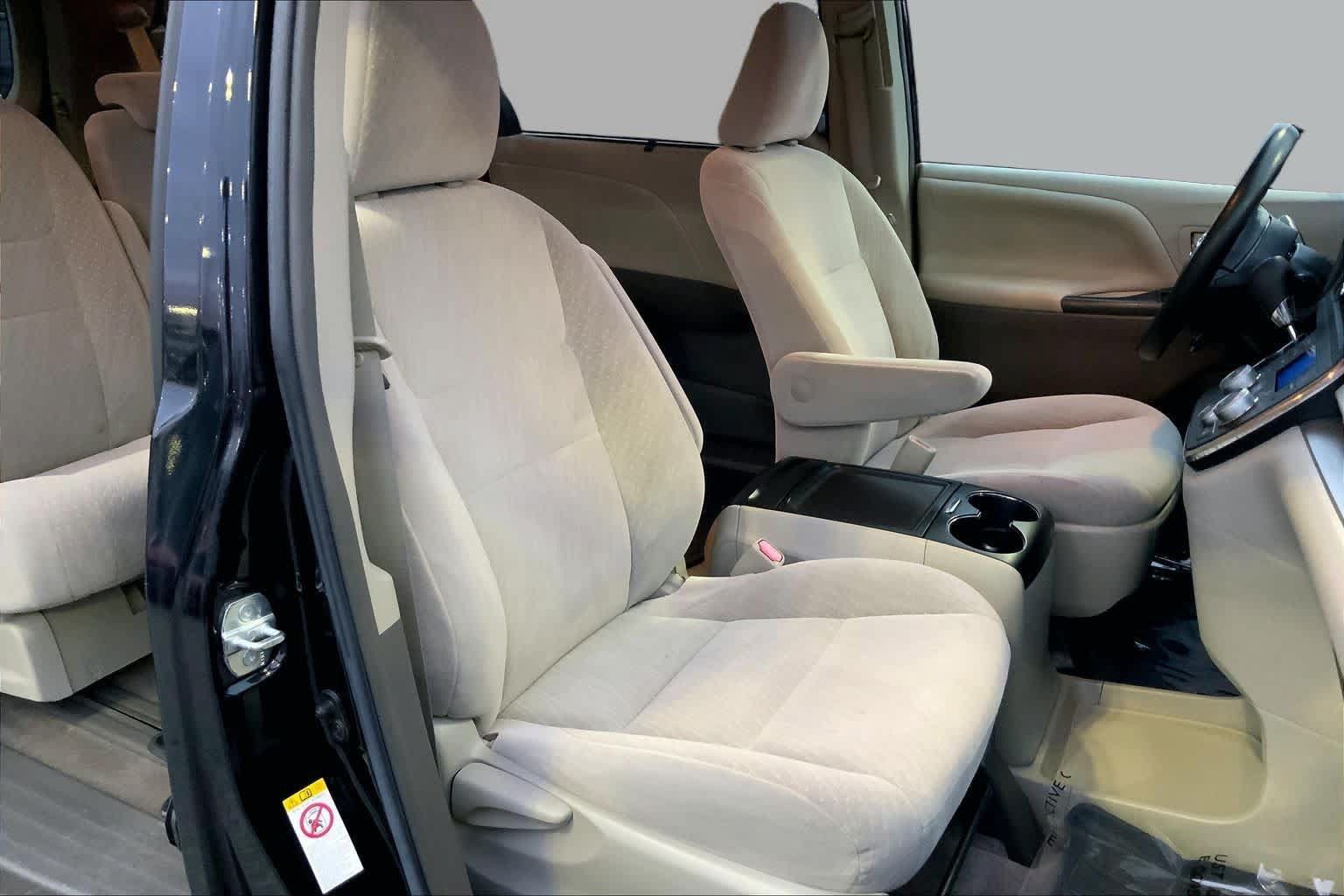 Used 2018 Toyota Sienna LE FWD image 8
