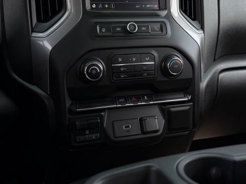 Used 2020 Chevrolet Silverado 1500 Custom w/ Custom Value Package AWD/4WD image 19