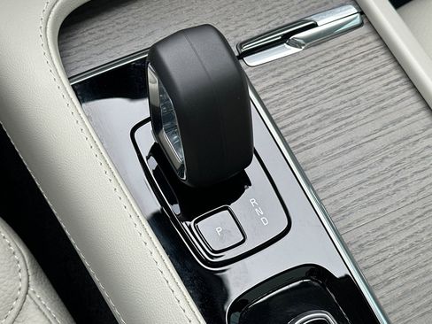 Certified 2025 Volvo XC90 T8 Plus w/ Protection Package image 26