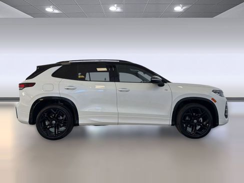 New 2026 Volkswagen Tiguan SE R-Line FWD image 8