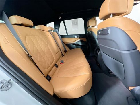 Used 2025 BMW X5 xDrive40i w/ M Sport Package image 25