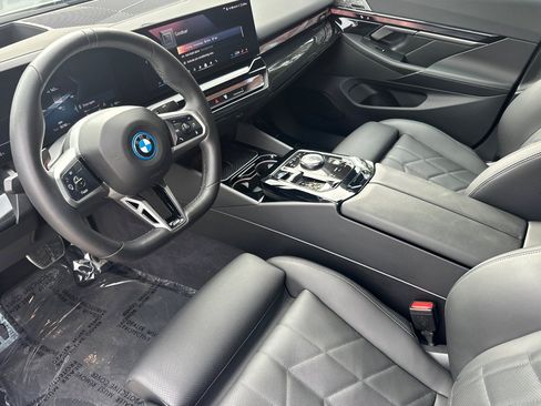 Used 2025 BMW i5 xDrive40 w/ M Sport Package AWD/4WD image 11
