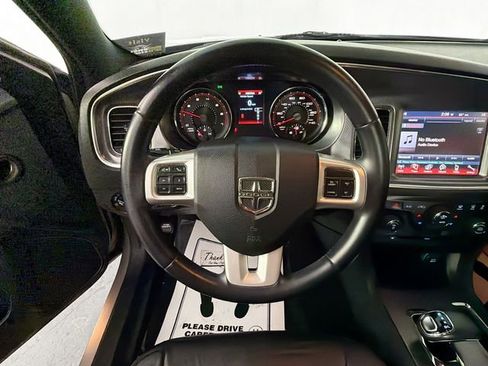 Used 2014 Dodge Charger SXT image 11