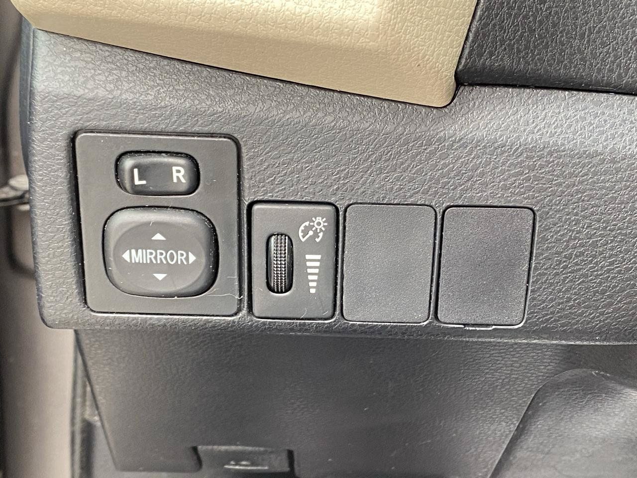 Used 2014 Toyota Corolla LE FWD image 14