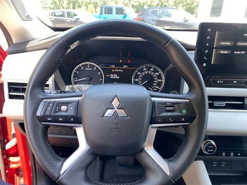 Used 2025 Mitsubishi Outlander SE AWD/4WD image 24
