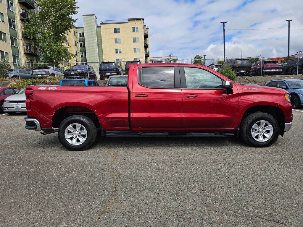 Used 2024 Chevrolet Silverado 1500 LT AWD/4WD image 7