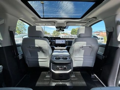 Used 2025 Ford Expedition Max Platinum w/ Driver's Package AWD/4WD image 43