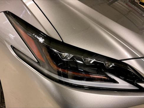 Used 2021 Lexus ES 300h Ultra Luxury w/ Accessory Package 2 image 26