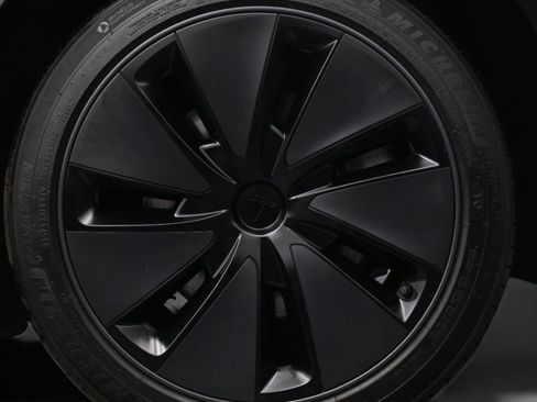 Used 2025 Tesla Model 3 Long Range image 32