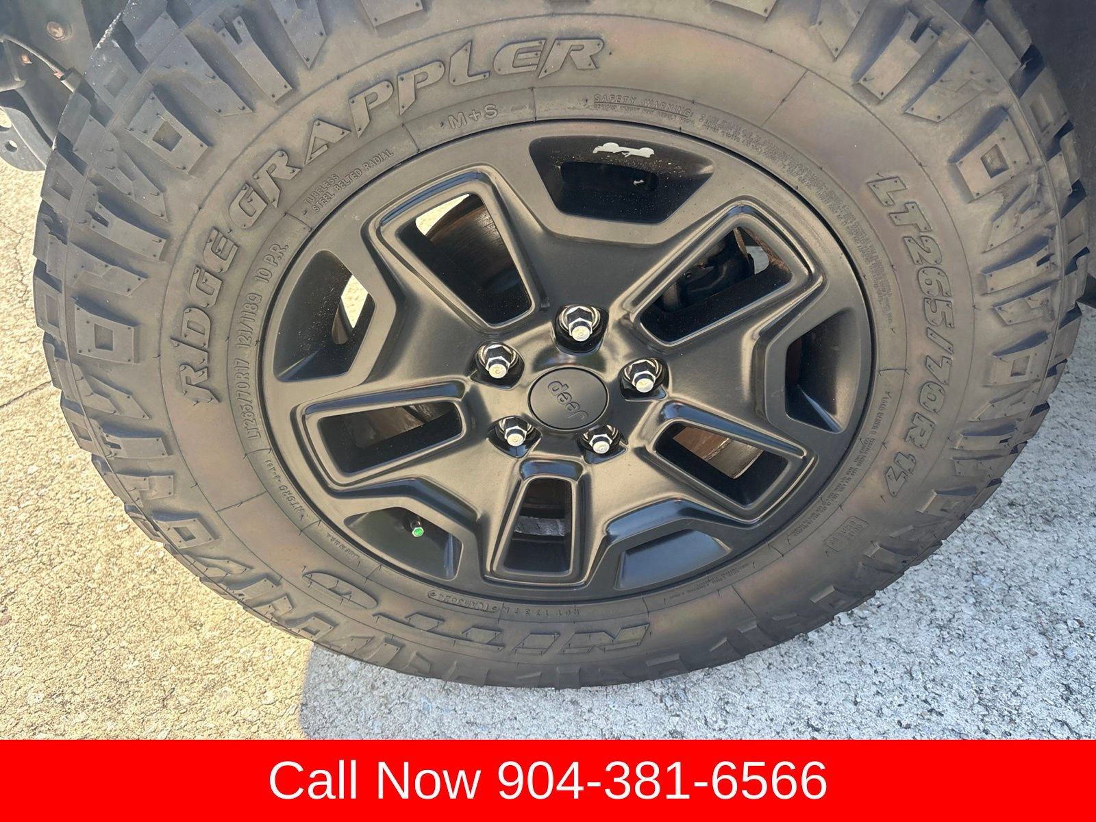 Used 2016 Jeep Wrangler Unlimited Sahara AWD/4WD image 12