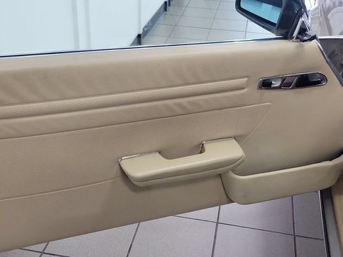 Used 1988 Mercedes-Benz 560 SL image 13