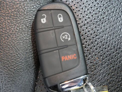 Used 2022 Jeep Compass Limited w/ Sun and Sound Group AWD/4WD image 28
