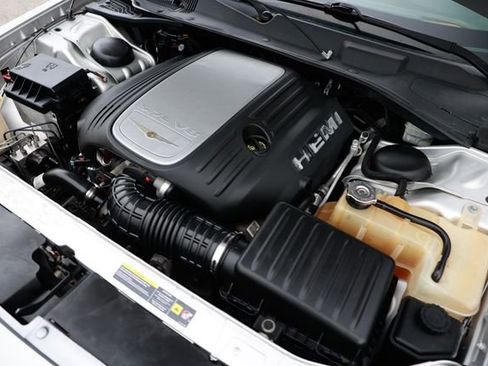 Used 2005 Chrysler 300 C w/ Protection Group II image 48