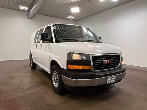 Used 2017 GMC Savana 2500 image 33