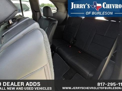 Used 2026 GMC Acadia Elevation w/ Elevation Premium Package FWD image 11