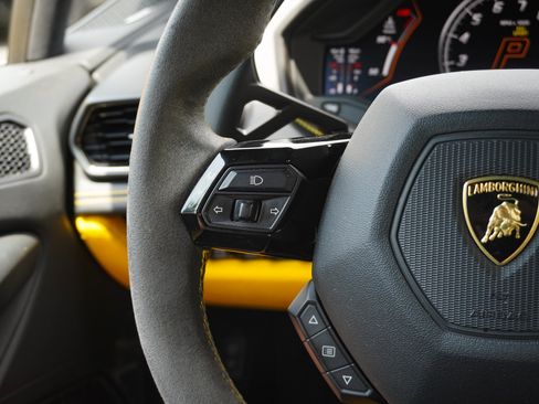 Used 2020 Lamborghini Huracan EVO AWD/4WD image 18