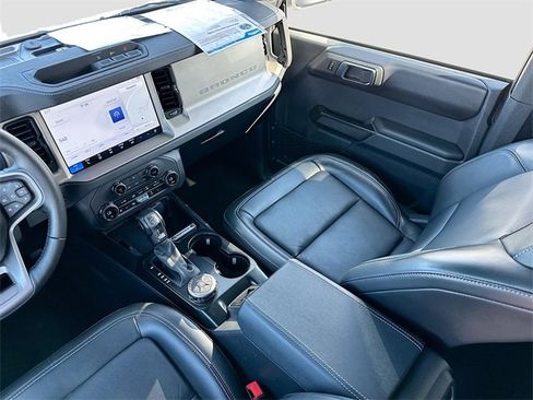 Used 2025 Ford Bronco Outer Banks image 23