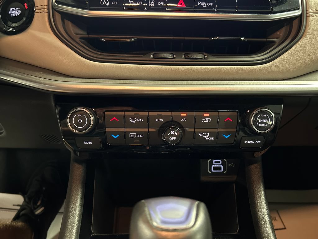 Used 2025 Jeep Compass Limited w/ Elite Group AWD/4WD image 19