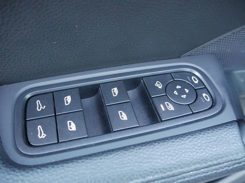 Used 2024 Porsche Cayenne image 19