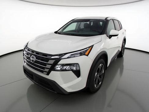 Used 2025 Nissan Rogue SV FWD image 3