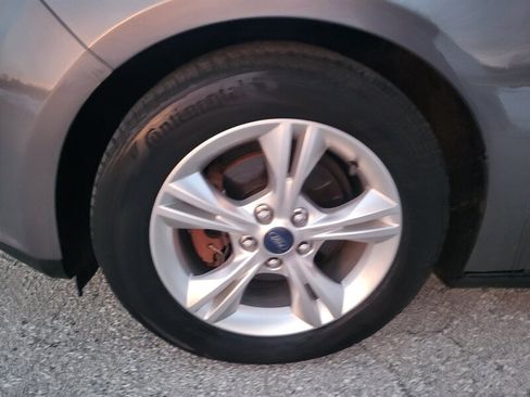 Used 2013 Ford Focus SE w/ SE Winter Pkg image 28