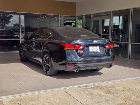 Used 2024 Nissan Altima 2.5 SR w/ SR Premium Package FWD image 5