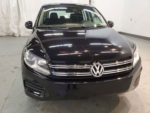 Used 2014 Volkswagen Tiguan S image 9