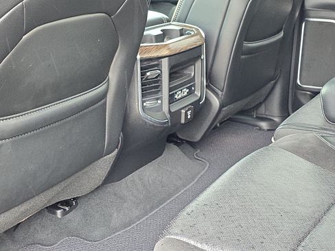 Used 2019 RAM 1500 Laramie AWD/4WD image 28